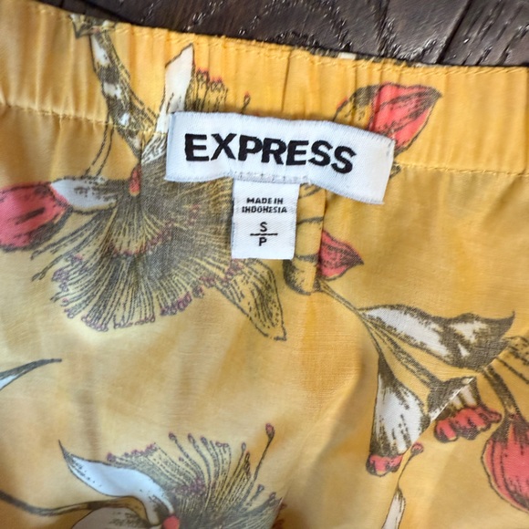 Express Off Shoulder Cropped Floral Yellow Top Sz S Tiered Bell Sleeve Summer - Picture 7 of 9